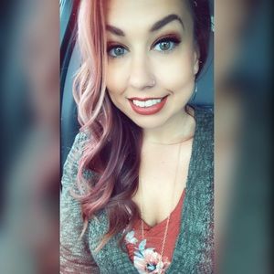 Meet your Posher, Caitlin